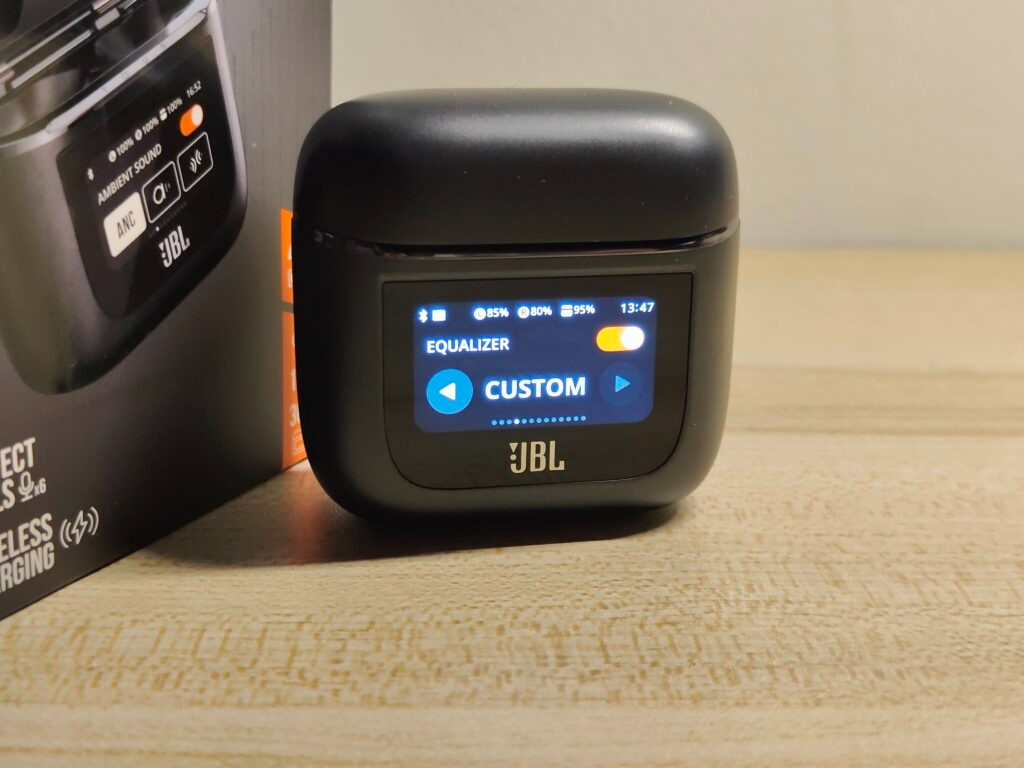 JBL Tour Pro 2 测评：真无线耳机也可以配备全彩智慧触控屏！