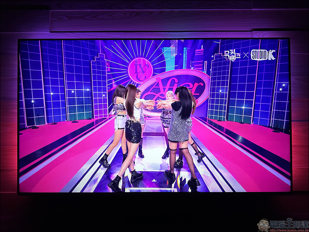 飞利浦 Philips 4K 智能显示器开箱|4K 绝佳画质、内置 Android TV 11 系统 ，搭配 Ambilight 带来无可比拟的沉浸体验 - 电脑王阿达
