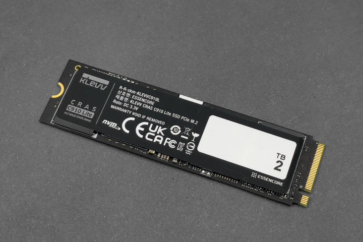 采购 Gen4 SSD 正对时-KLEVV CRAS C910 Lite SSD 高速大容量游戏碟
