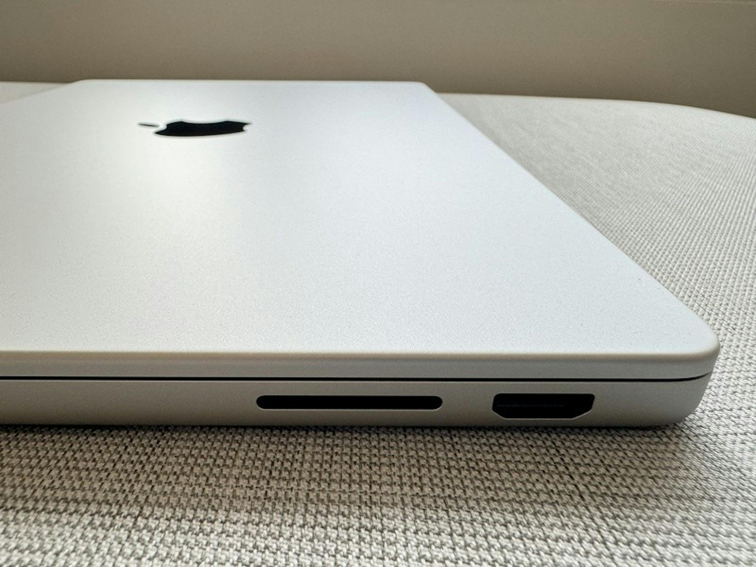 Macbook Pro M3实测：玩生化危机4流畅性高 FHD可达60到90FPS更新率