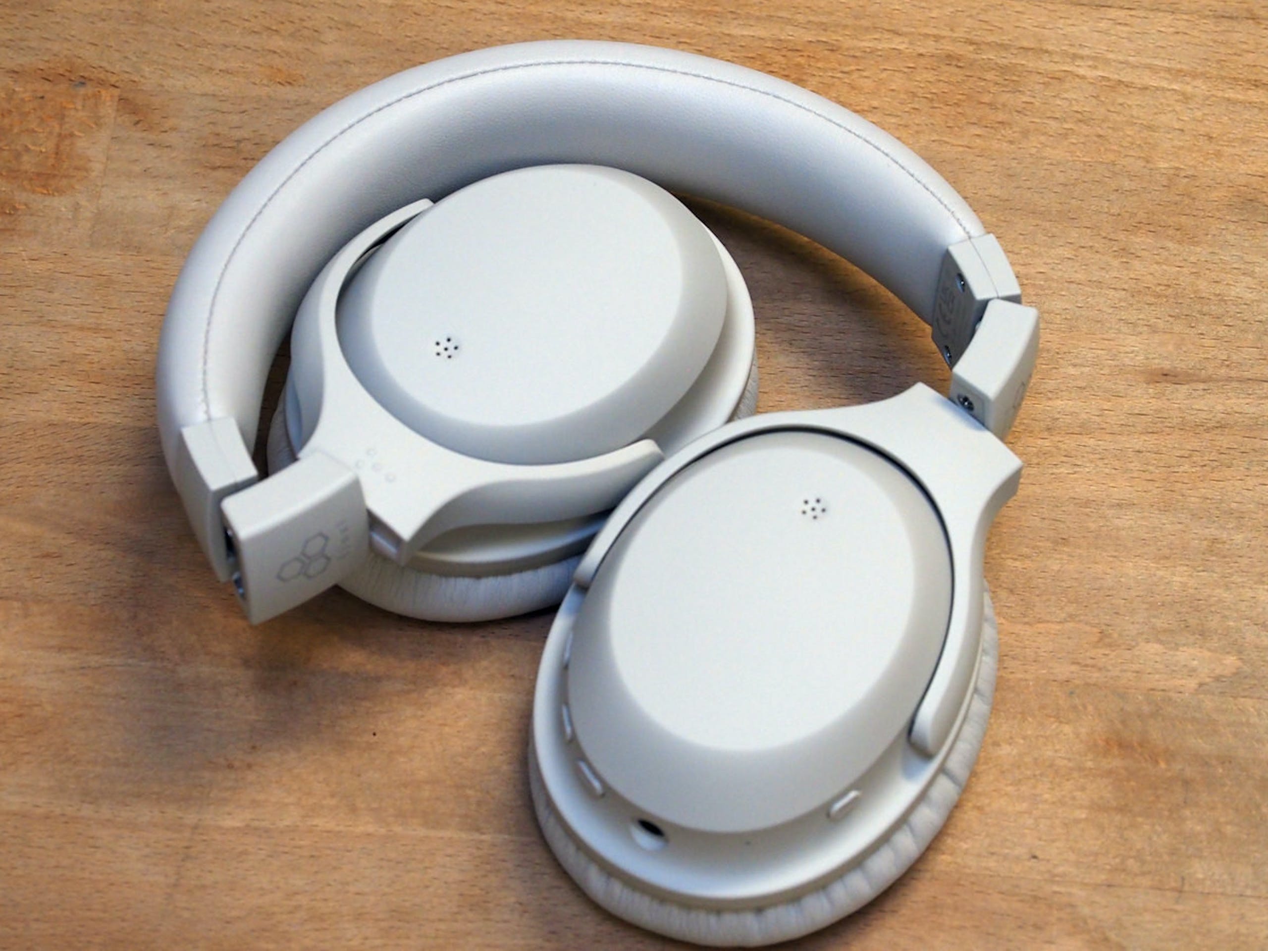 final UX2000主动降噪蓝牙耳罩耳机评测，低频量感丰沛的活泼音色兼具合宜的降噪能力