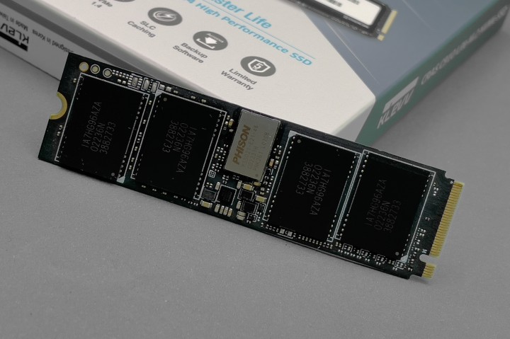 采购 Gen4 SSD 正对时-KLEVV CRAS C910 Lite SSD 高速大容量游戏碟