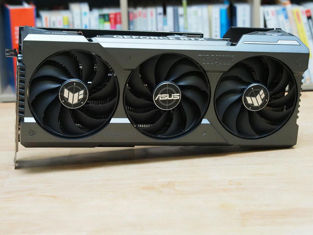 ASUS TUF Gaming RTX 4070 Ti Super显卡评测，又静又强真的钛Super
