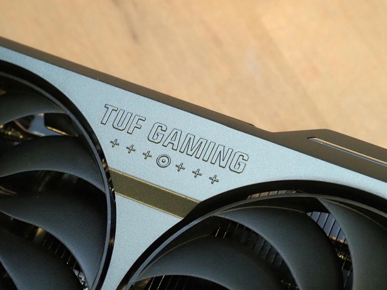 ASUS TUF Gaming RTX 4070 Ti Super显卡评测，又静又强真的钛Super