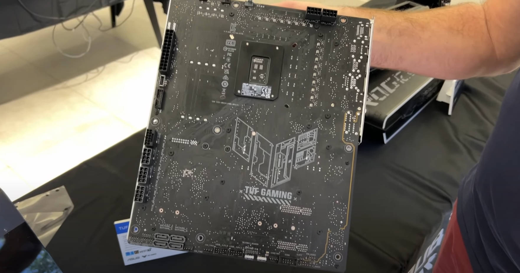 华硕发布ROG MAXIMUS Z790 HERO BTF主板