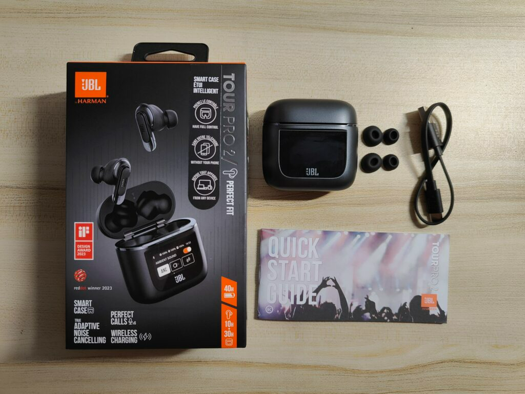 JBL Tour Pro 2 测评：真无线耳机也可以配备全彩智慧触控屏！