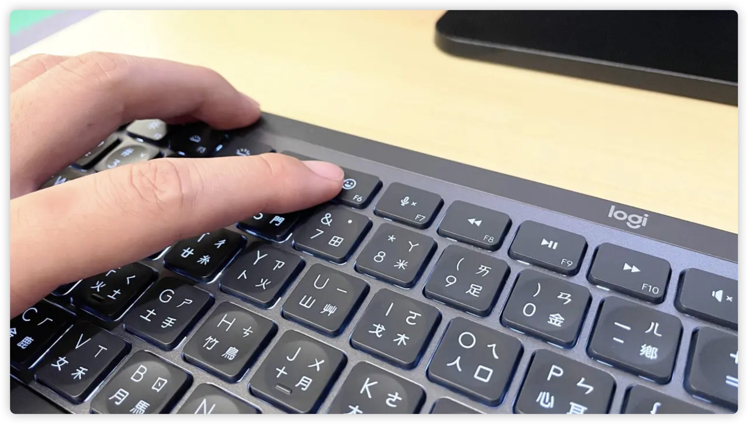 Logitech 键盘 一键启动