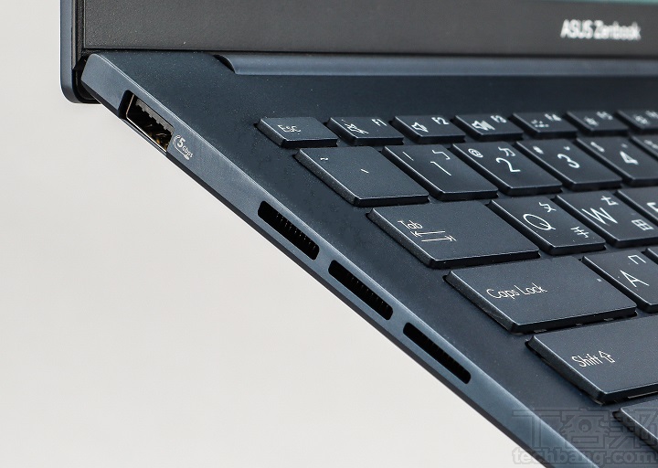机身左侧有USB 3.2 Gen2 Type-A端口，并标示具有5Gbps的传输速度。