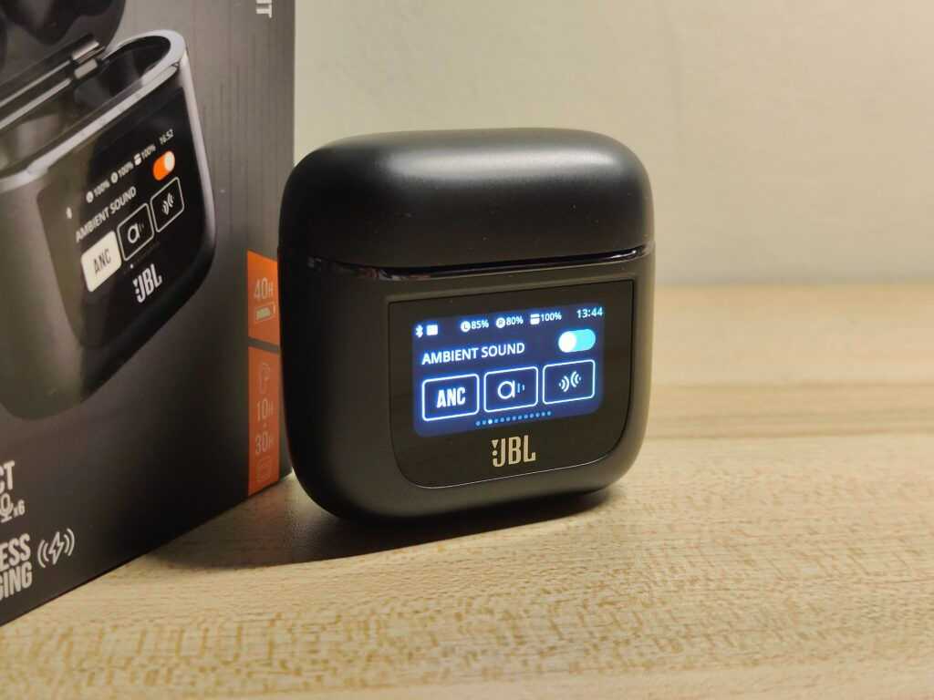 JBL Tour Pro 2 测评：真无线耳机也可以配备全彩智慧触控屏！
