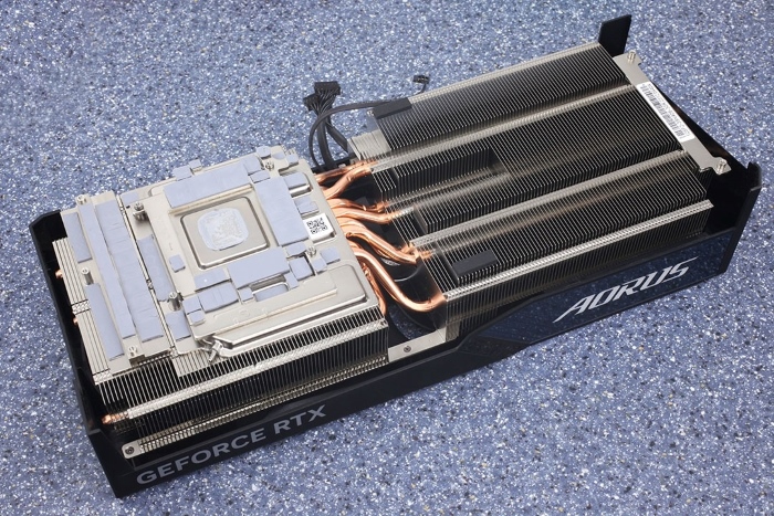 RTX 4070 SUPER 功耗解锁 350W 飙升60%，性能却只高 9%