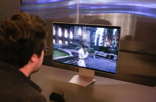 三星展示裸眼3D游戏显示器