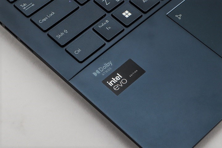 Asus Zenbook 14 OLED（UX3405）除了搭载Intel Core Ultra处理器外，也是款符合Intel Evo Edition平台规范的笔记本。