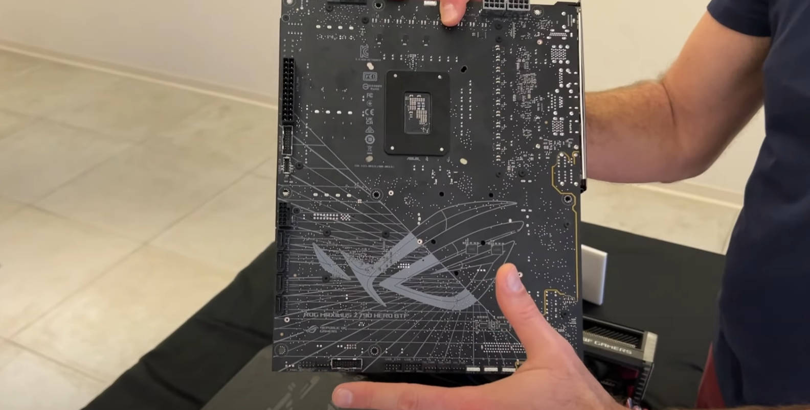 华硕发布ROG MAXIMUS Z790 HERO BTF主板