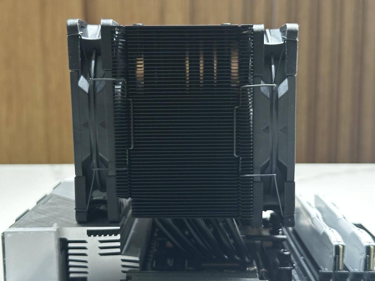 单塔散热器新品！ 镰刀 无限6 Black Edition开箱