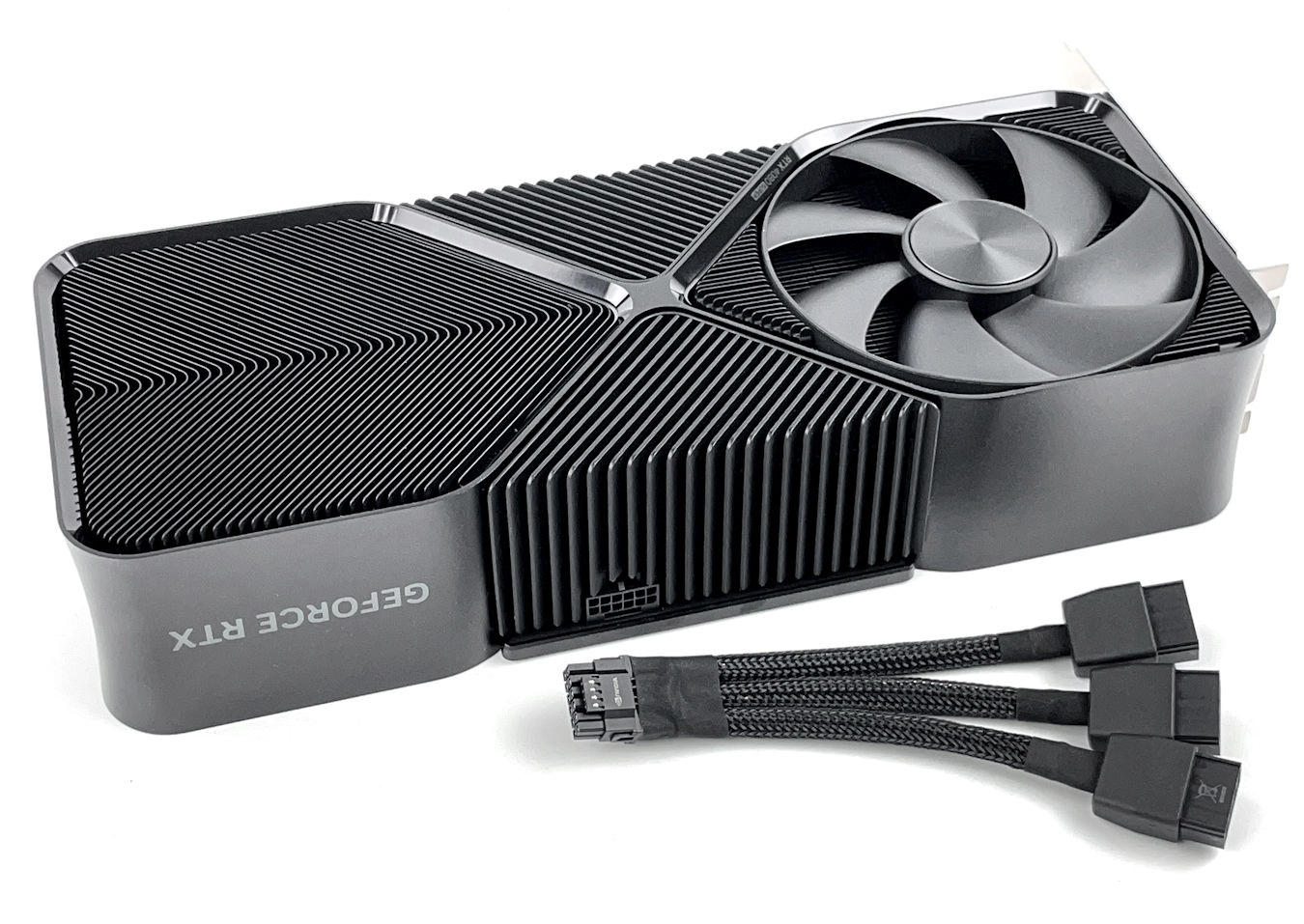 NVIDIA GeForce RTX 4080 SUPER FE 显卡评测开箱