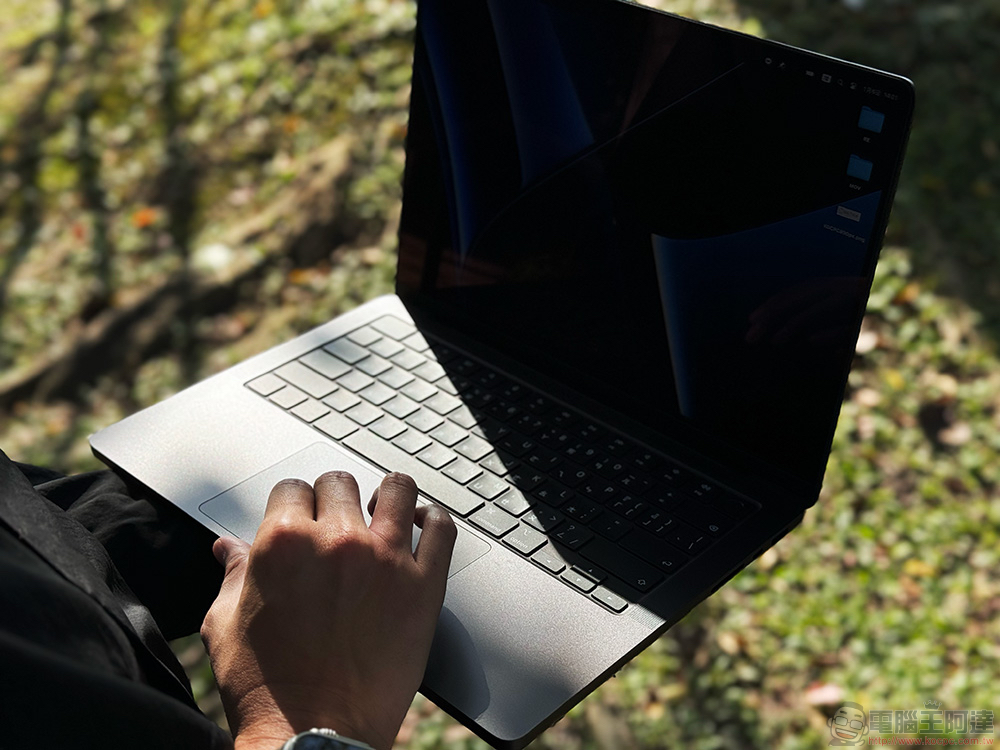 顶规 M3 Max MacBook Pro 开箱体验：太空黑，带你飞 - 掘金咖