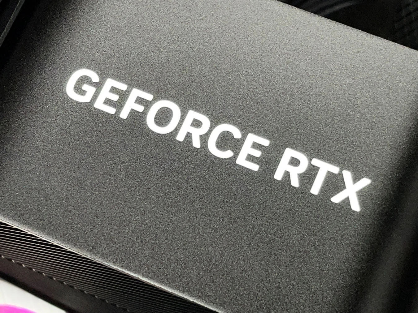 NVIDIA GeForce RTX 4080 SUPER FE 显卡评测开箱