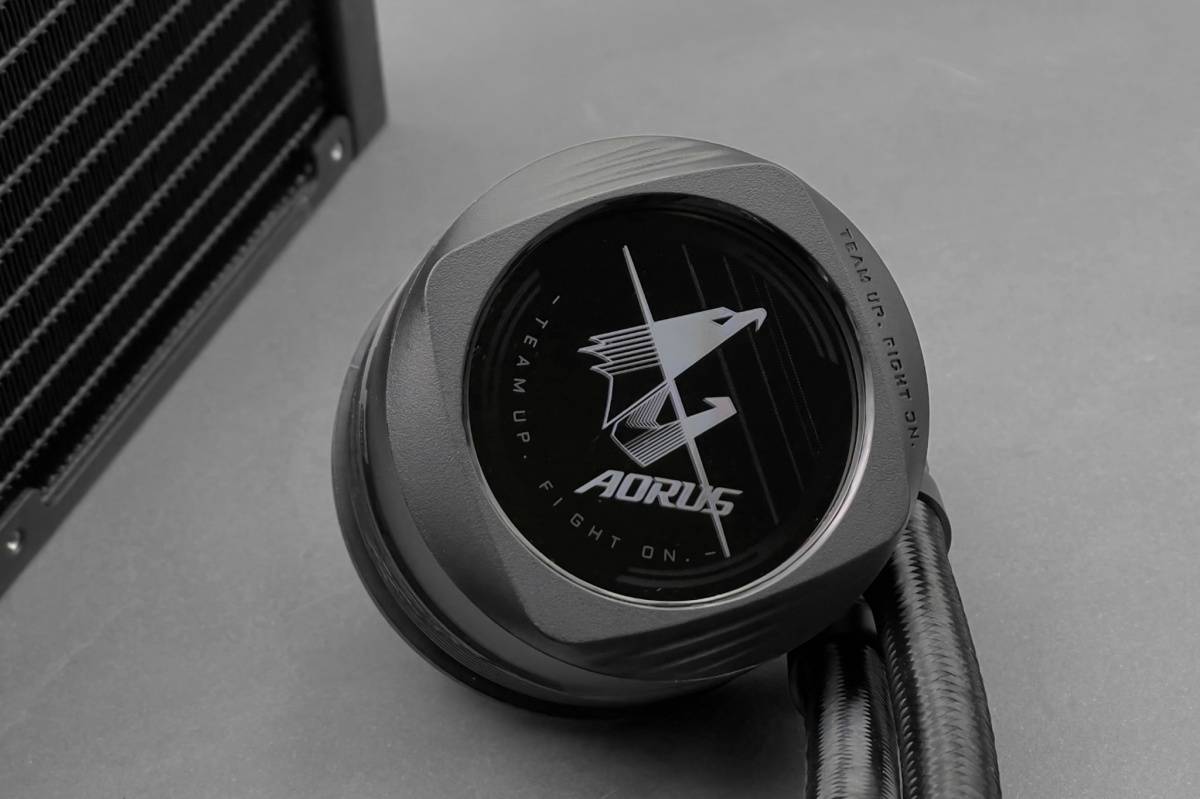 安装超简单的劲凉水冷：AORUS WATERFORCE II 360