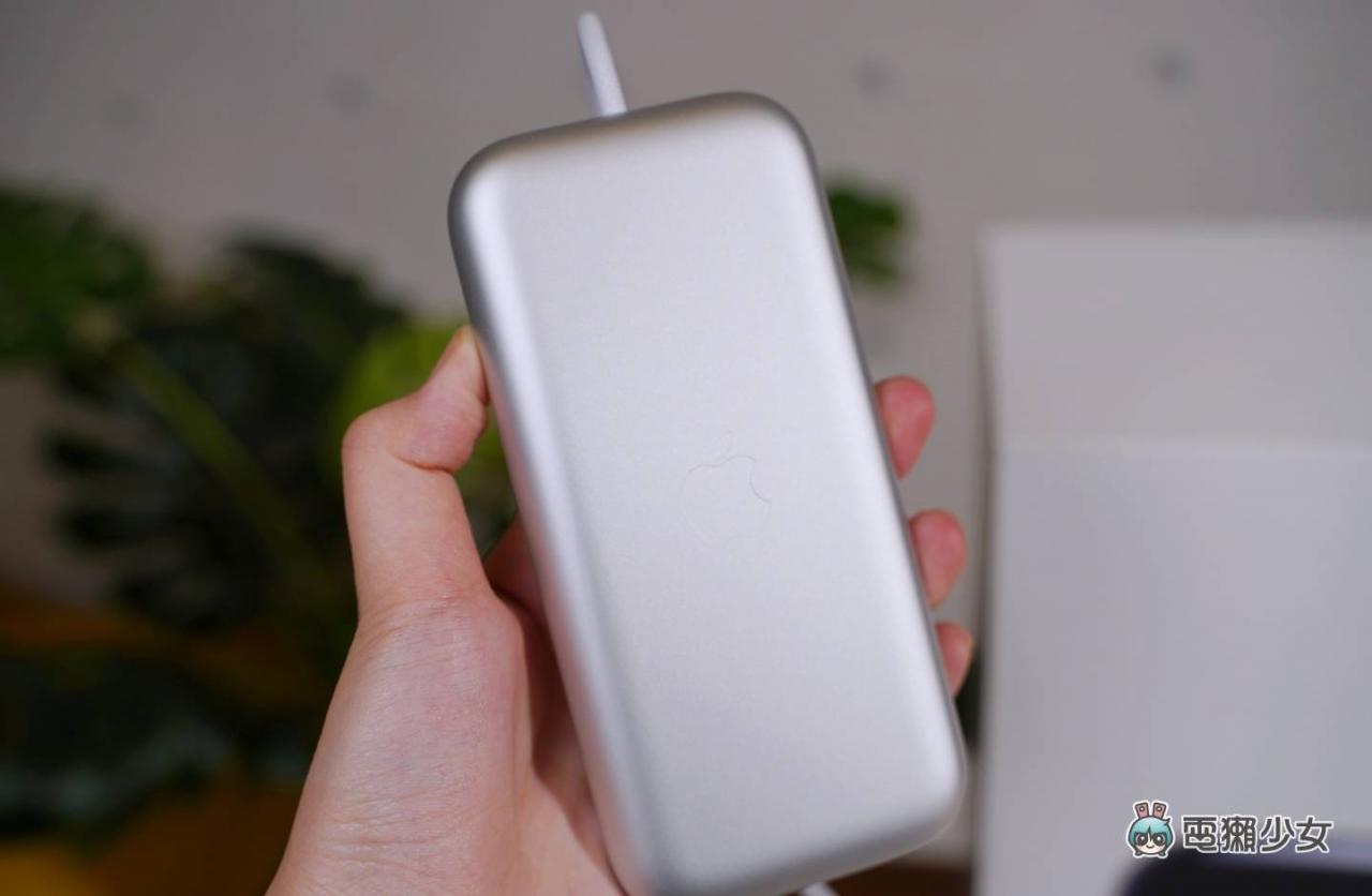 Apple Vision Pro 试玩心得：戴上 10 分钟就觉得超重？ 续航如何？ visionOS 能做到哪些事？