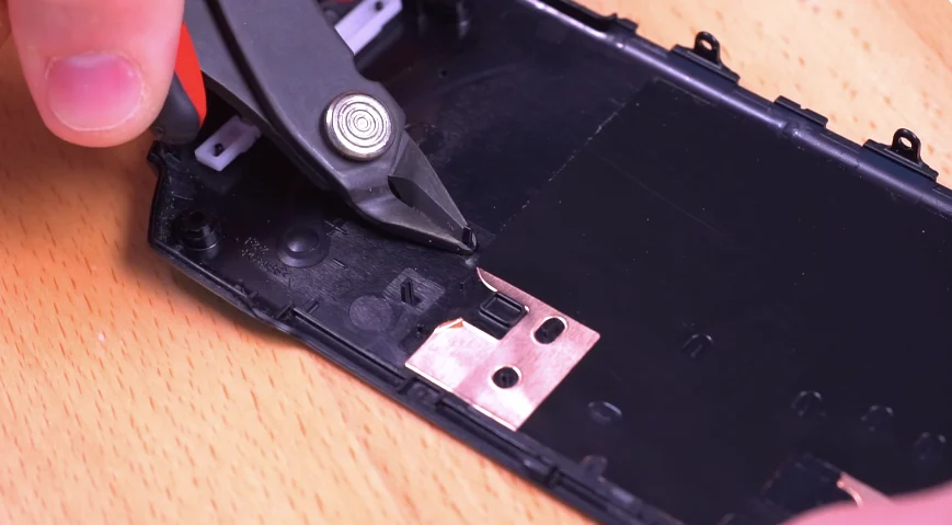 推出 PSP Go 硬件模块，把 MicroSD 卡内置取代 Memory Stick