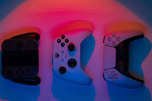单机游戏主机 2024 面临衰退，PlayStation、Xbox、Switch 御三家将走向何方？