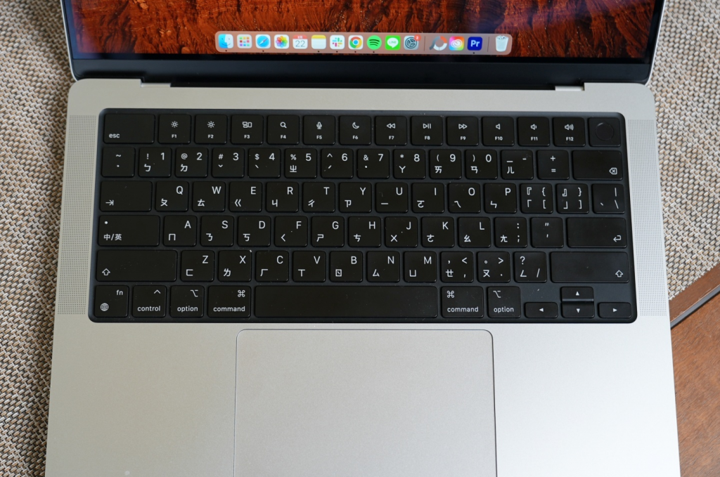 开箱|M3 MacBook Pro 超诚实使用心得！ 真的厉害吗？ 适合谁买？