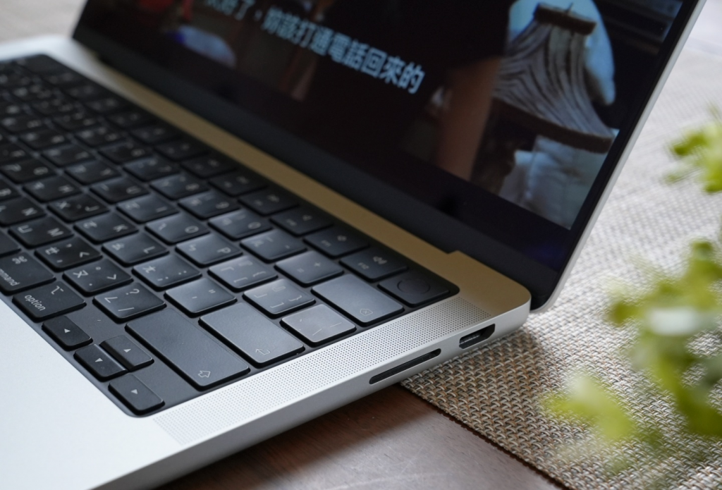 开箱|M3 MacBook Pro 超诚实使用心得！ 真的厉害吗？ 适合谁买？