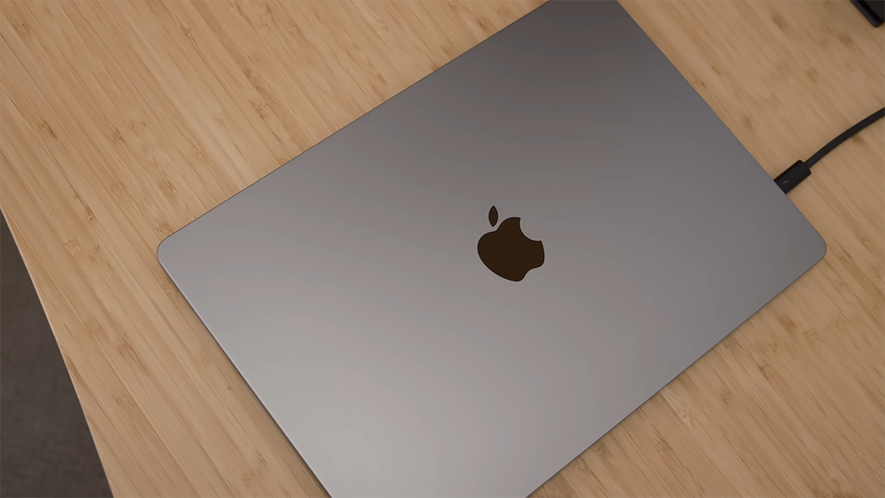 M3 MacBook Air 盖上盖子使用效能竟下降 50%！ 压力测试揭露