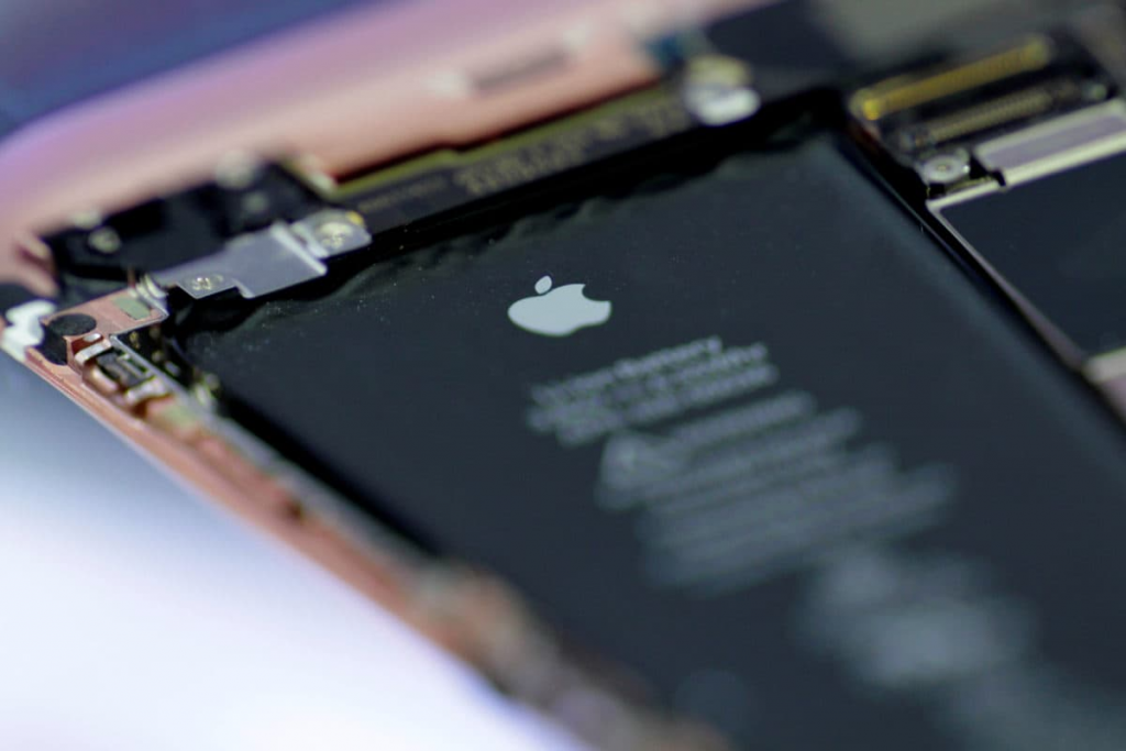 iPhone换电芯遭iOS 17.4 封杀！ 苹果全力阻挡移植电芯漏洞解析