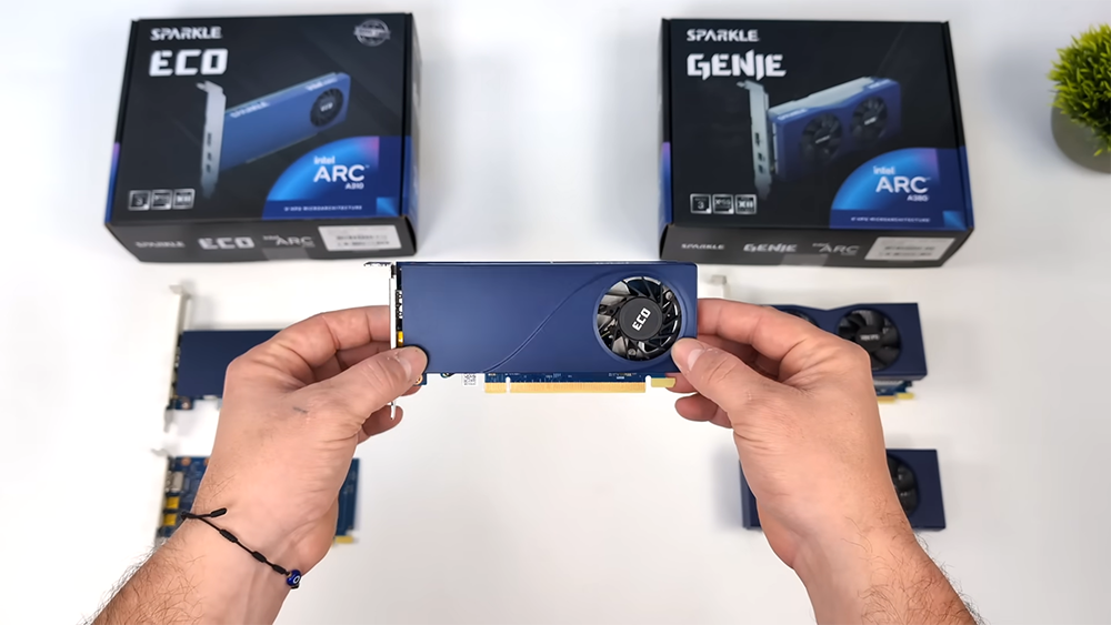 博主将 Intel Arc A380 改成单插槽，方法超级简单