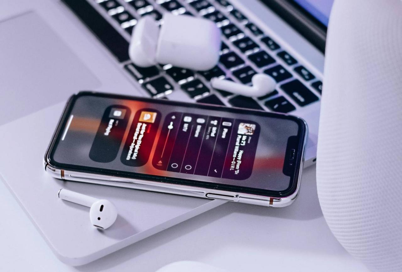 AirPods 只有一边有声音/音量会忽大忽小 该怎办？教你一步步把电量调回来