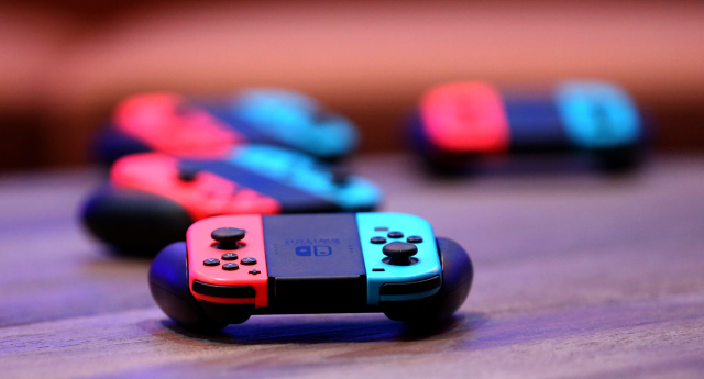Switch 后继机据传在「手持模式」将为电池续航力牺牲效能，但接上底座的主机模式不受影响 - 掘金咖