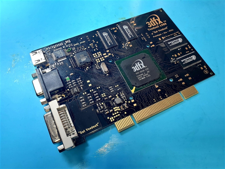 DIY达人花了两年时间自己打造 3dfx Voodoo 显卡，连DVI 以及HDMI输出都没问题