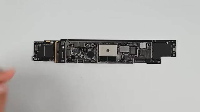 iFixit 拆解 M4 iPad Pro 揭示内部奥秘
