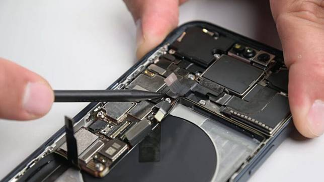 iOS 18 RC 加入iPhone零件激活锁 失窃iPhone的零件无法使用？