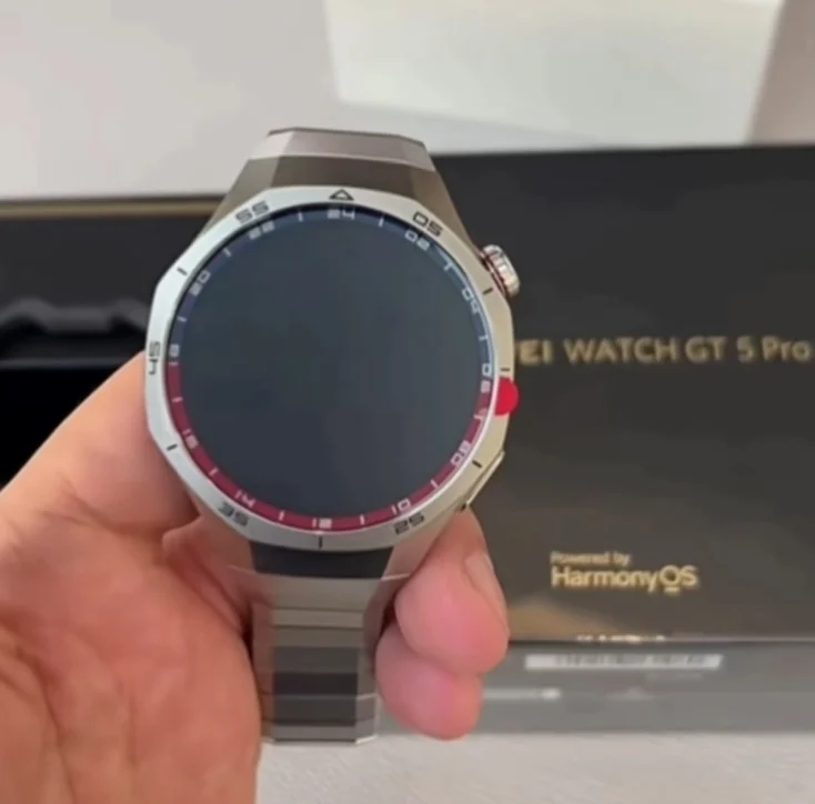 HUAWEI WATCH GT5 Pro 外观影片曝光，棱角分明、双色拼接、金属表带