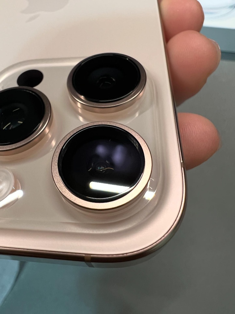 iPhone 16 Pro 屏幕触控似乎有问题，多位用户反应滑动、按下没反应 - 掘金咖