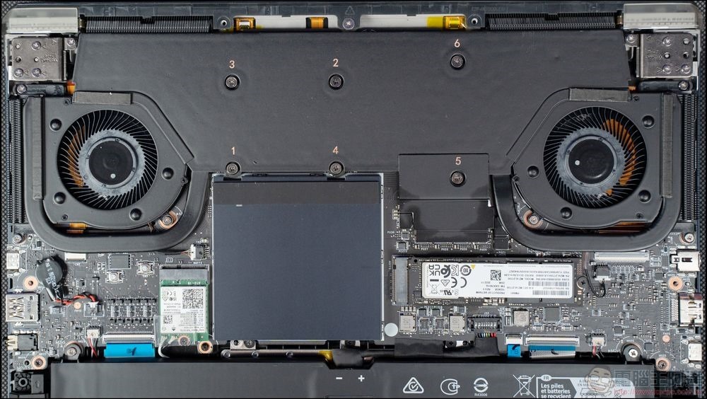 MSI Stealth 14 Studio A13V 开箱 - 28