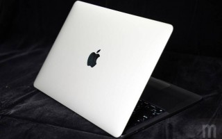 动手玩/换上M2处理器、身形不变的13.3吋MacBook Pro