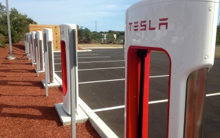 Tesla与美国政府达成协商，将向其他品牌电动车开放使用其充电桩