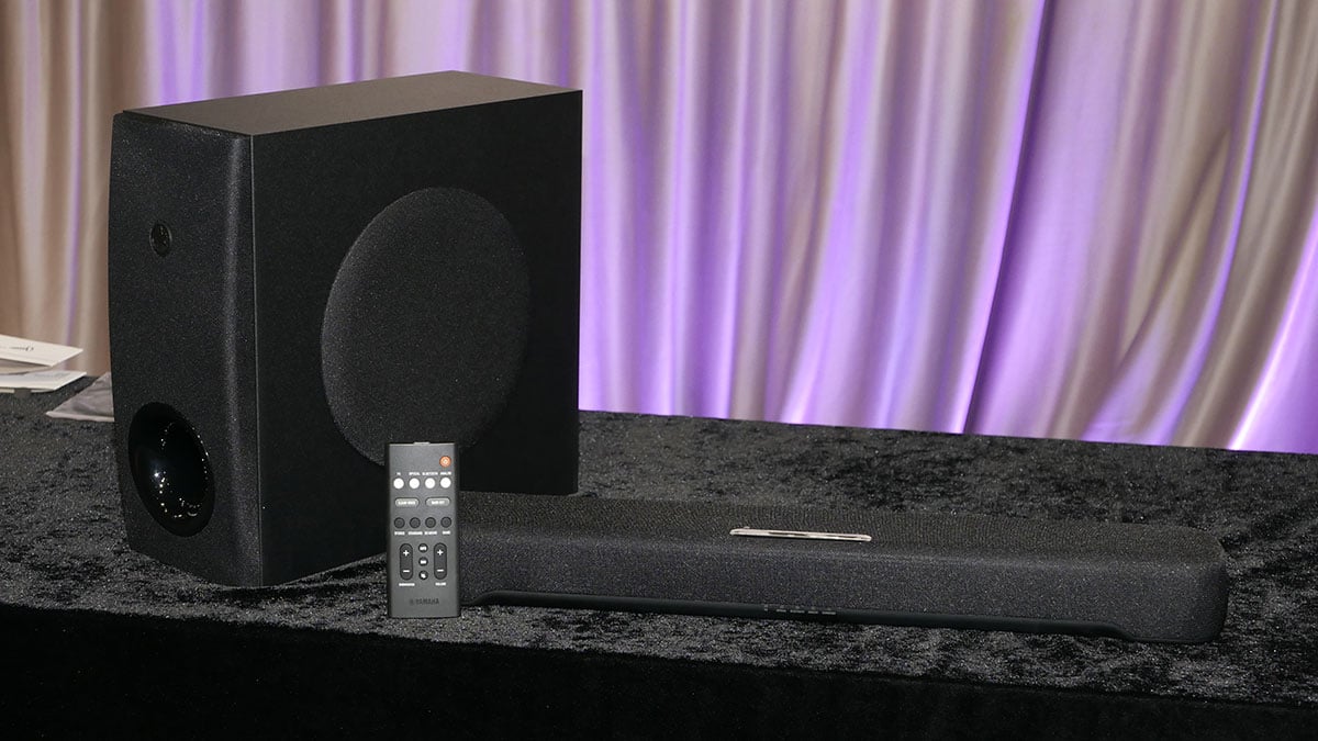 Yamaha 的 Soundbar 系列一向都表现出色，相当受欢迎，今次就在带来了最新的 SR-C30A 短身 Soundbar，配搭了薄身的无线超低音，相当适合空间有限的用家，也迎合了现时居家娱乐的需要。