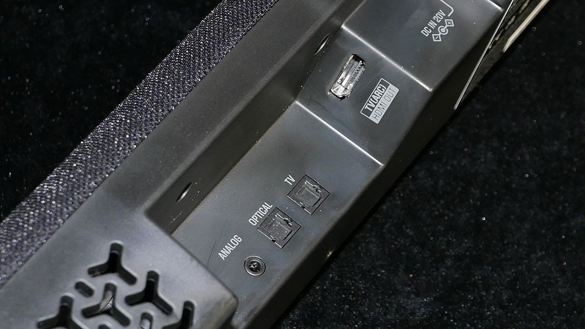 Yamaha 的 Soundbar 系列一向都表现出色，相当受欢迎，今次就在带来了最新的 SR-C30A 短身 Soundbar，配搭了薄身的无线超低音，相当适合空间有限的用家，也迎合了现时居家娱乐的需要。