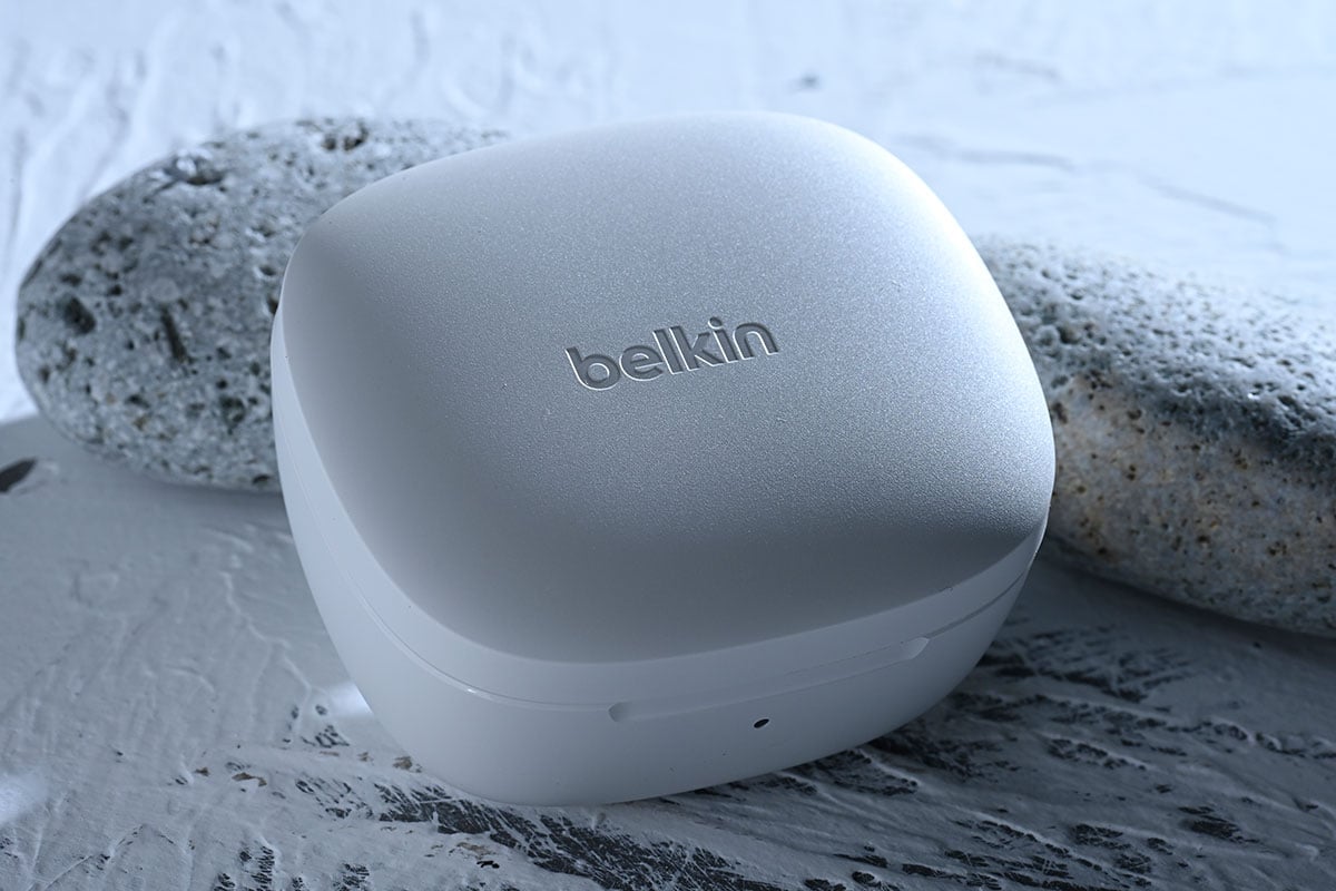 继之前推出了功能全面的旗舰型号 SOUNDFORM Immerse 之后,Belkin 今次带来的是更入门定位的 SOUNDFORM Flow,外形上更近似 AirPods,耳柄轻触式操控也是近年不少用家青睐的设计,另外更重要价钱更实惠,而一些实用的设计和功能依然颇齐全。
