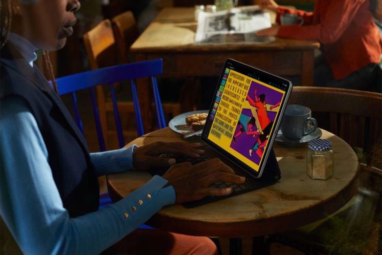搭載 M2 晶片iPad Pro 支援 Wi-Fi 6E,帶來最快的 Wi-Fi 連線 搭载 M2 芯片iPad Pro 支持 Wi-Fi 6E,带来最快的 Wi-Fi 连线